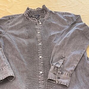 GAP Charcoal Button-Up Shirt
Large
Perfect condition